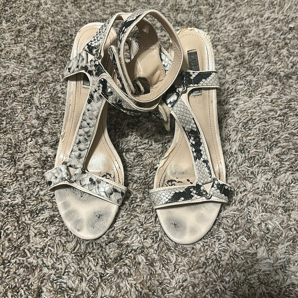 Heels - Picture 2 of 3